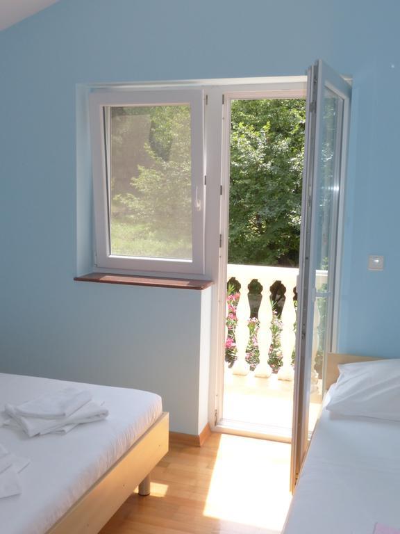 Apartments Viktorija Omišalj Extérieur photo