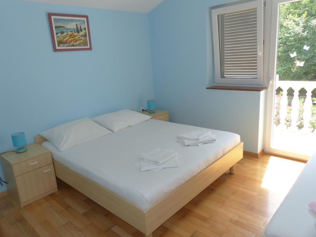 Apartments Viktorija Omišalj Extérieur photo