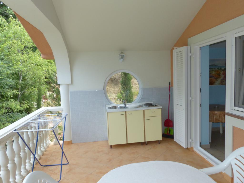 Apartments Viktorija Omišalj Extérieur photo
