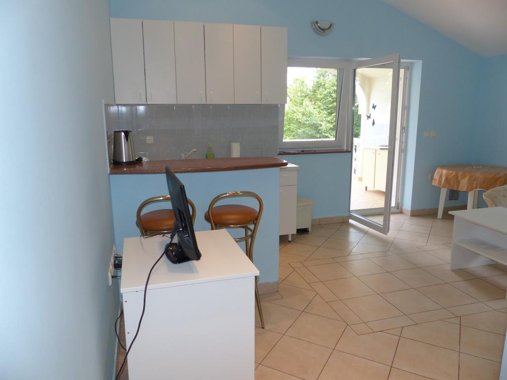 Apartments Viktorija Omišalj Extérieur photo