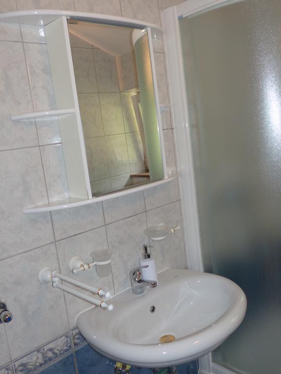 Apartments Viktorija Omišalj Extérieur photo